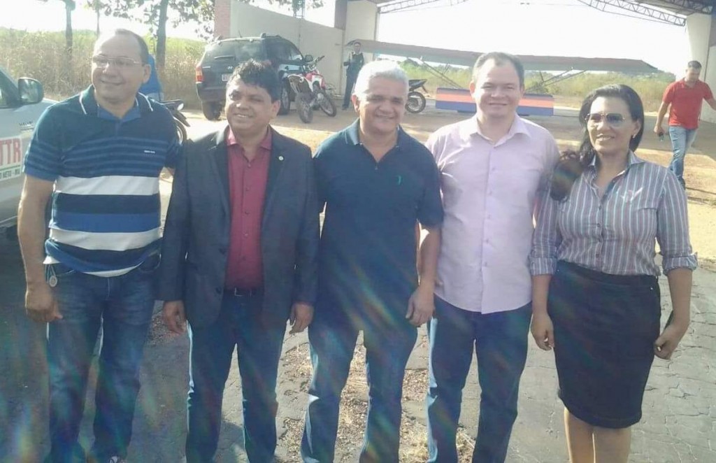 Américo com o Secretário de Articulação Política do Estado Márcio Jerry e o deputado estadual Rafael Leitoa: aposta no apoio do Palácio