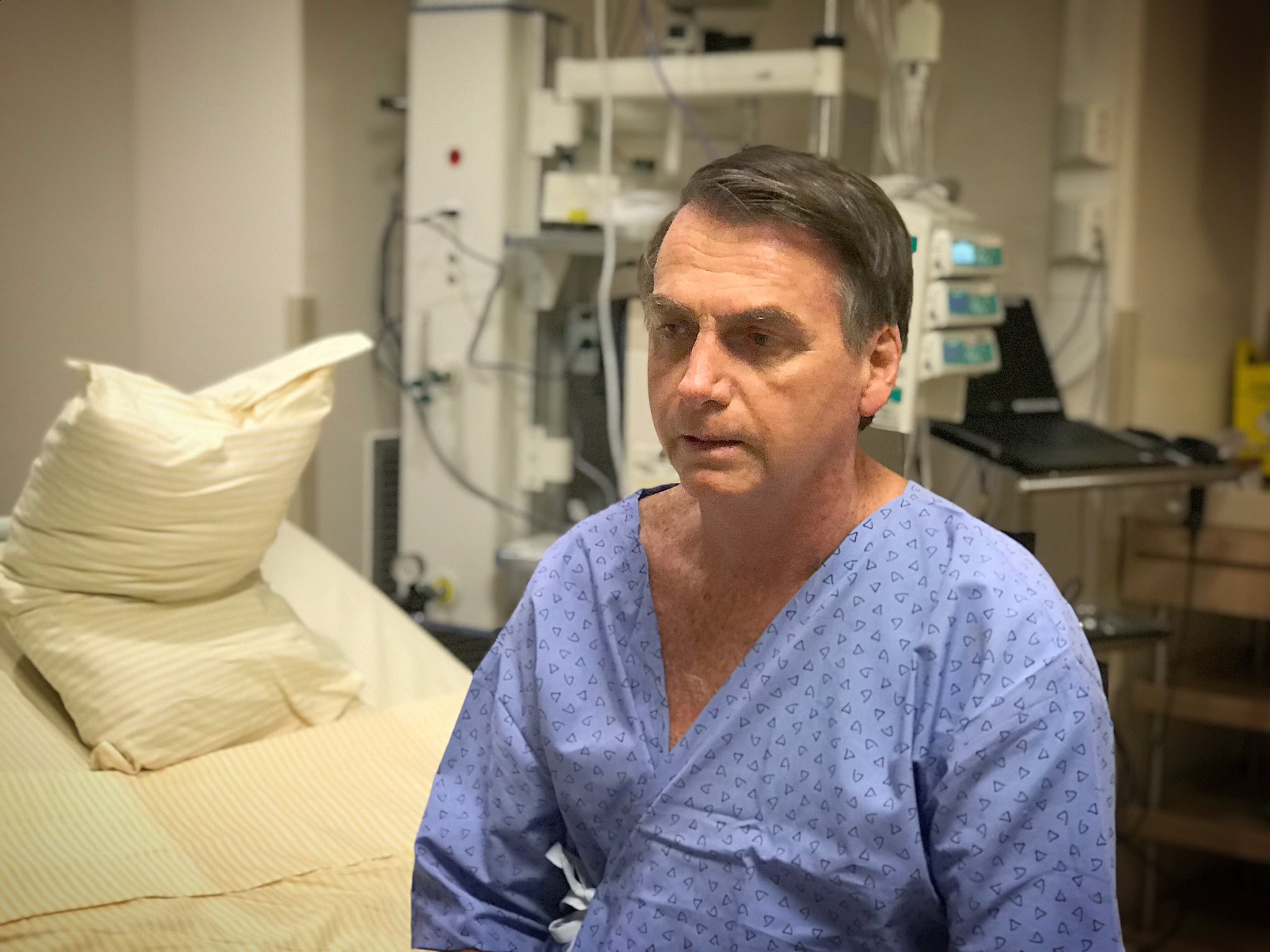 Após 9 horas de cirurgia, médicos concluem cirurgia de Bolsonaro
