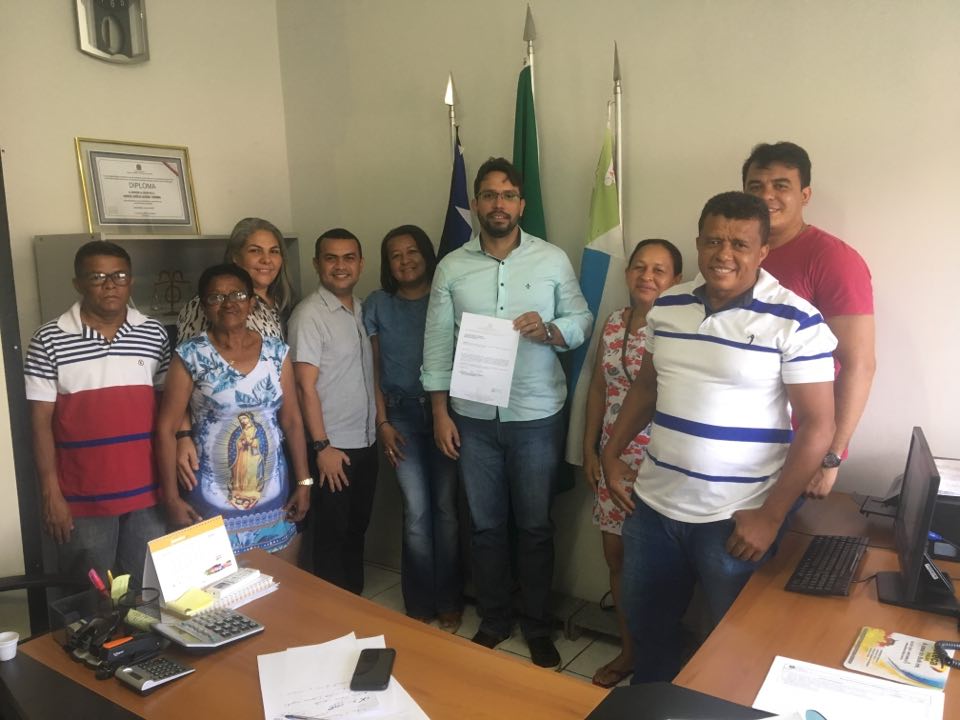 Presidente da Câmara de Coelho Neto recebe comissão de servidores da educação
