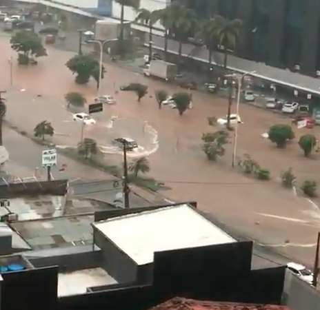 Forte chuva provoca alagamentos em São Luís